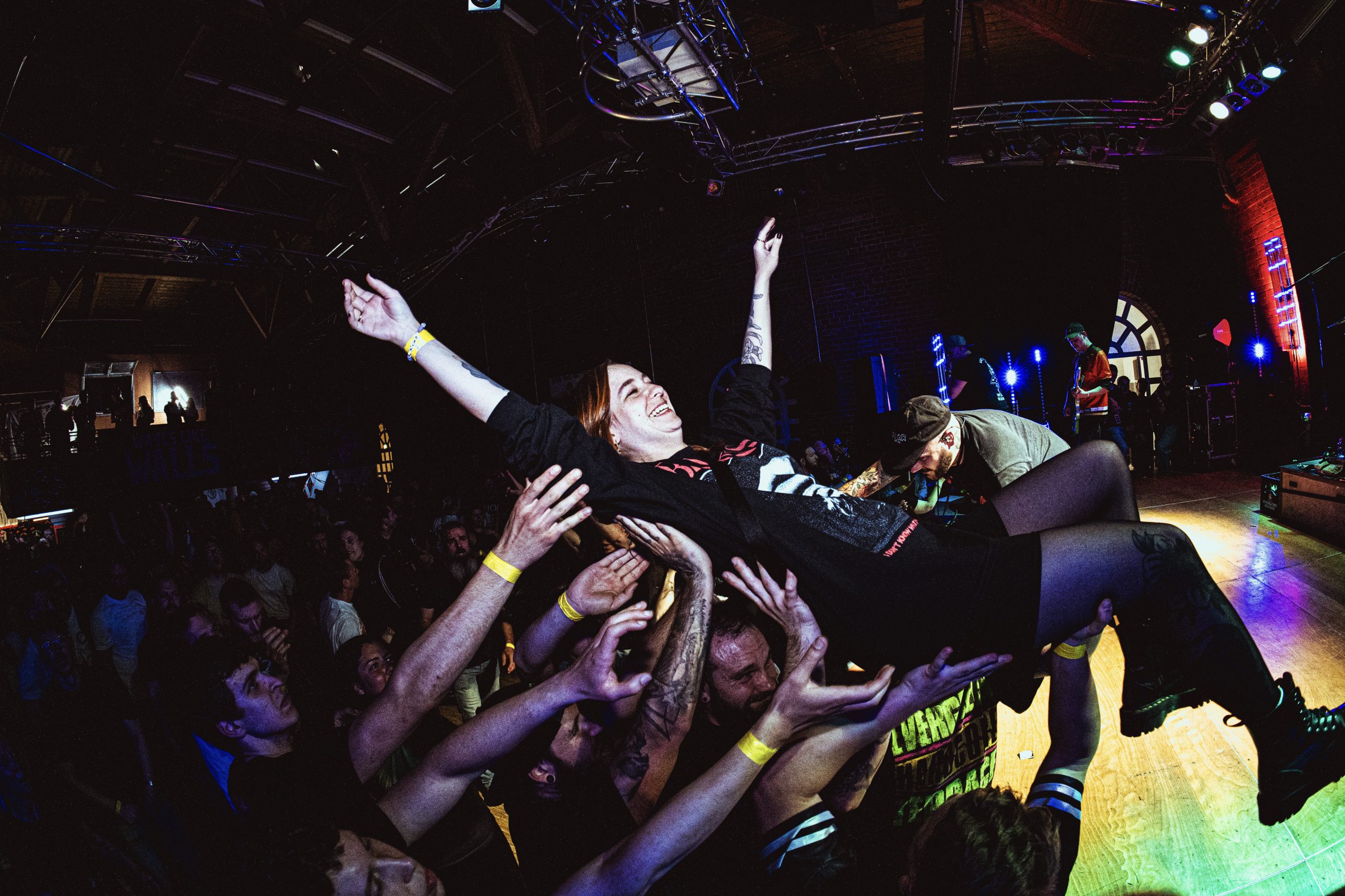 123-Waves like Walls-F&FF-17_05-C-024